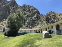 Meadowcliff Lodge Hotels in Coleville