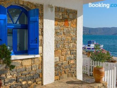 Eleftheria Sea Side Traditional House