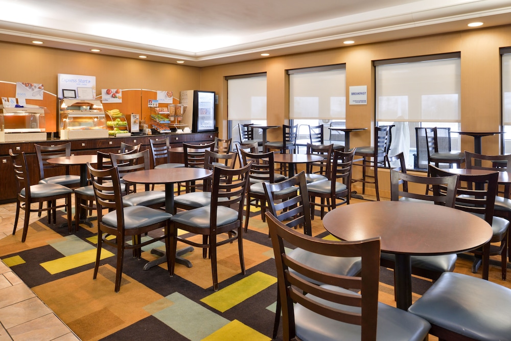 Holiday Inn Express Lewisburg - New Columbia, an Ihg Hotel