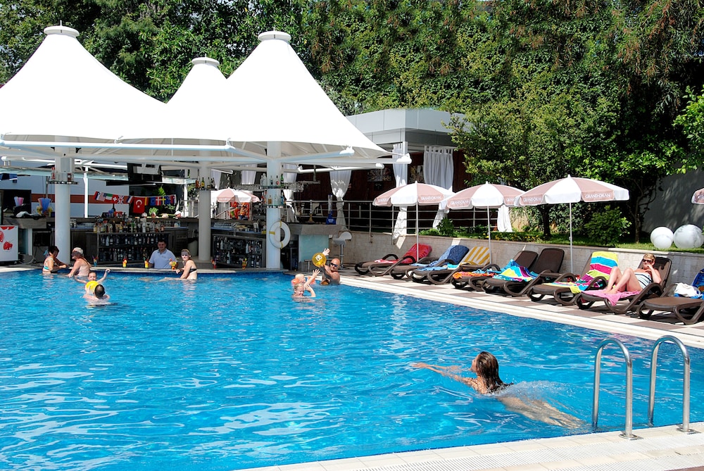 Grand Okan Hotel