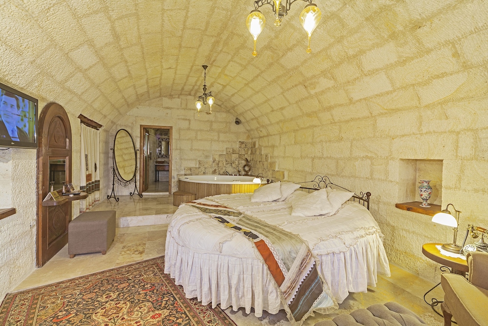 Mithra Cave Hotel