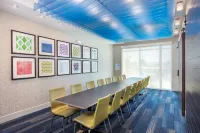 Holiday Inn Express & Suites Moreno Valley - Riverside فنادق في مورينو فالي