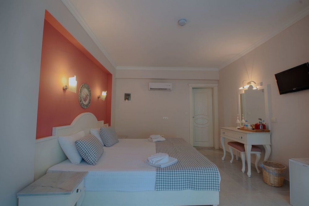 S3 Hotels Orange