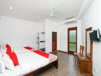 OYO 371 River Palace Hotel
