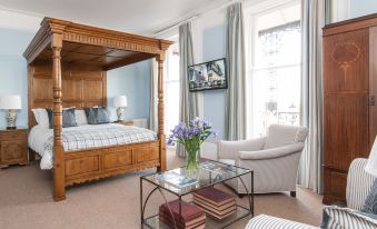 The Royal Harbour Hotel