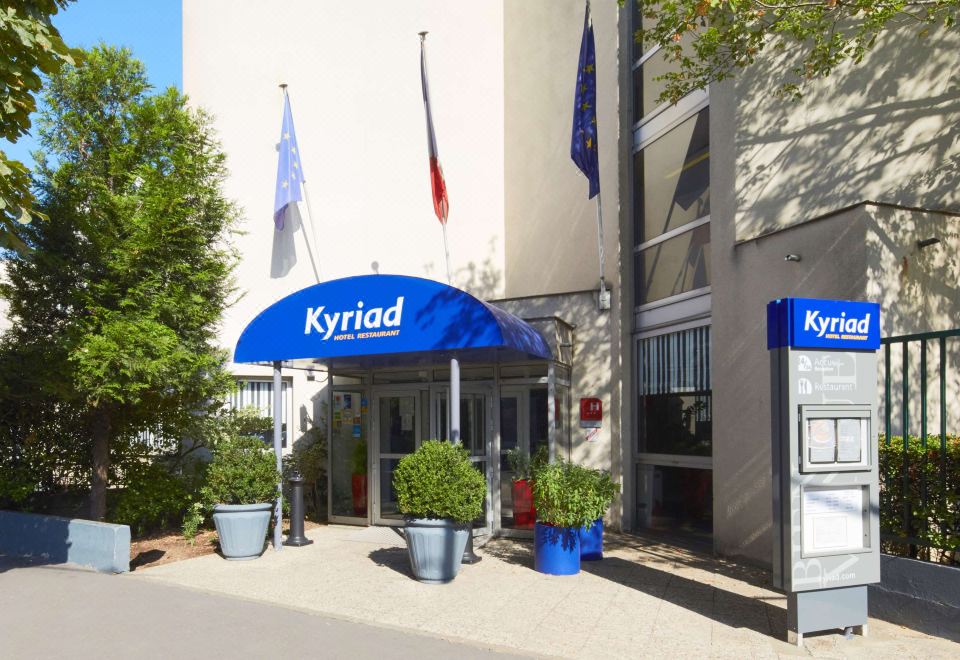 Kyriad Paris Nord Porte de St Ouen-Saint-Ouen Updated 2023 Room  Price-Reviews & Deals | Trip.com