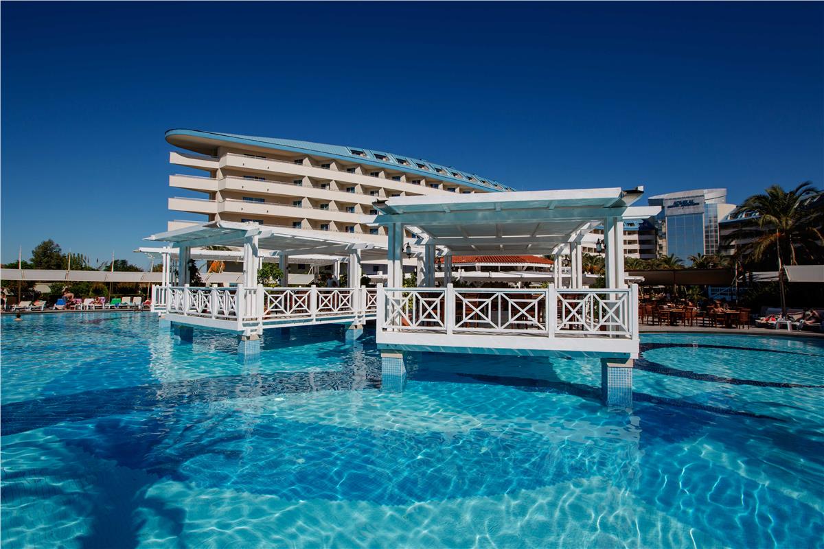 Crystal Admiral Resort Suites & Spa – All Inclusive