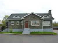 Stonehouse Motel and Restaurant Hotels in Truro