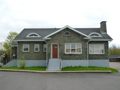 Stonehouse Motel and Restaurant Hotels in Truro