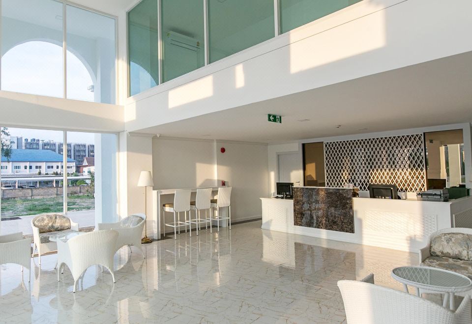 2. B2 후아힌 프..