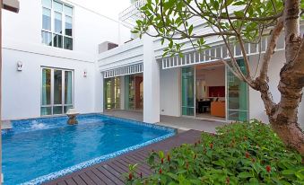 Jomtien Waree 9 with 6 Bedrooms Pattaya