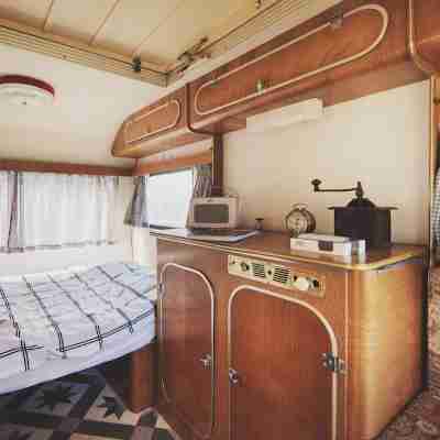Voyage Spatio-Temporel Rooms