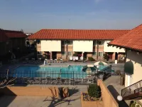 Ramada by Wyndham Fresno North - Kolam Renang