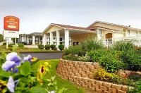 Whispering Hills Inn Hotels near Branson's Promised Land Zoo