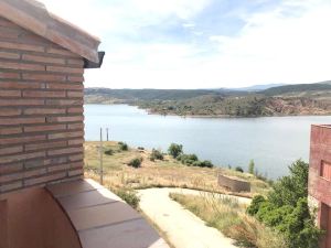 House with 2 Bedrooms in Pálmaces de Jadraque, with Wonderful Lake View - 100 m from The Beach