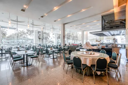 RH Hotel Sibu Отели рядом с достопримечательностью «Lin's Swan Garden»