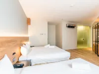 Roxy Hotel Padungan Hotels near Sarawak Stadium