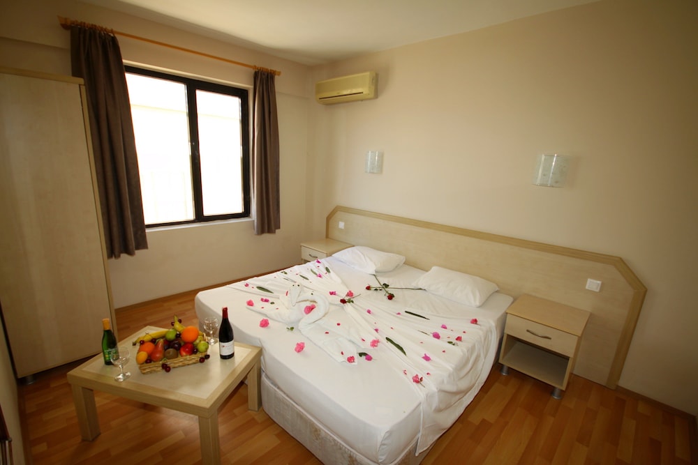 Tuntas Suites Altinkum