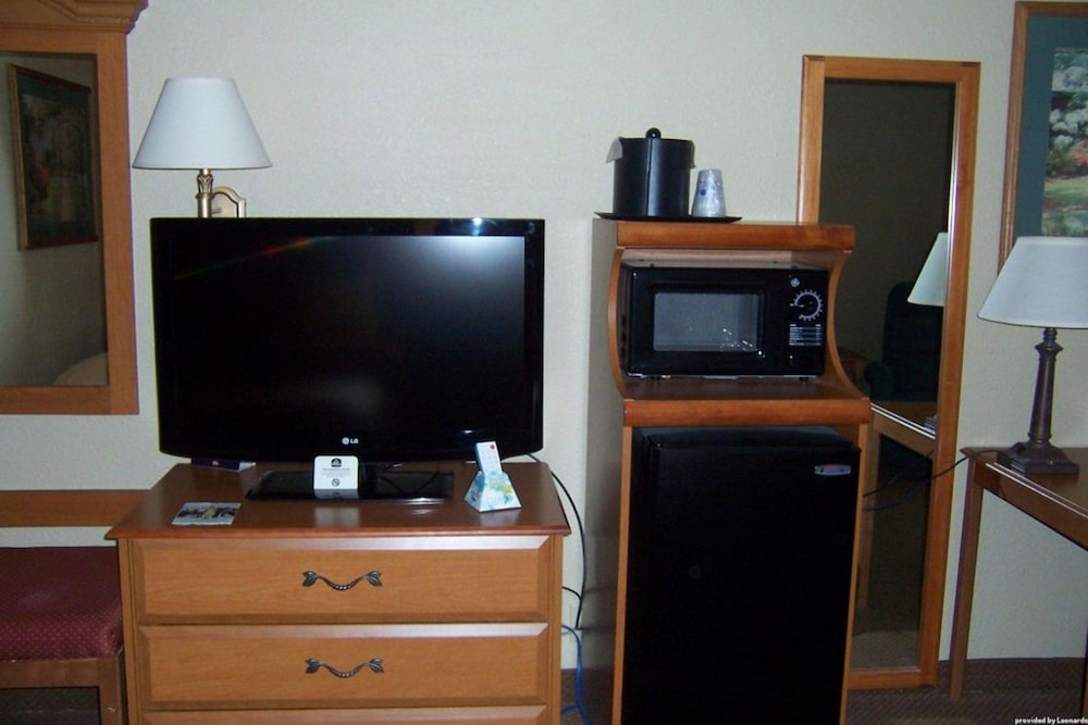 Norwood Inn & Suites Mankato