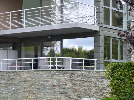 Les Terrasses du Lac Отели рядом с достопримечательностью «VIELSALM Gare»