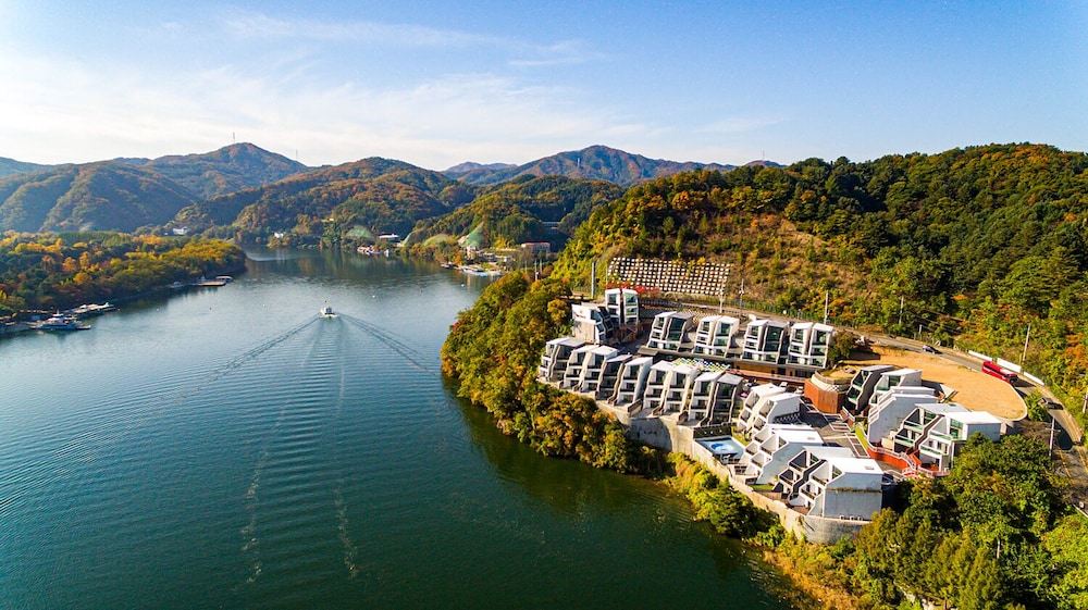W Jiwoo Resort