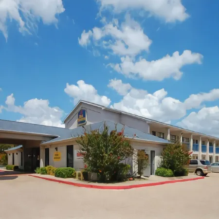 Days Inn by Wyndham Round Rock