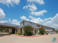 Days Inn by Wyndham Round Rock Hotels in Round Rock