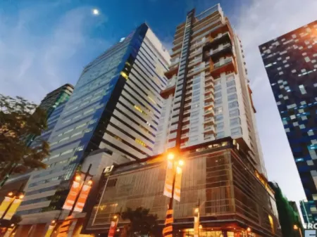 F1 Hotel Manila BGC Отели рядом с достопримечательностью «The Aston at Two Serendra»