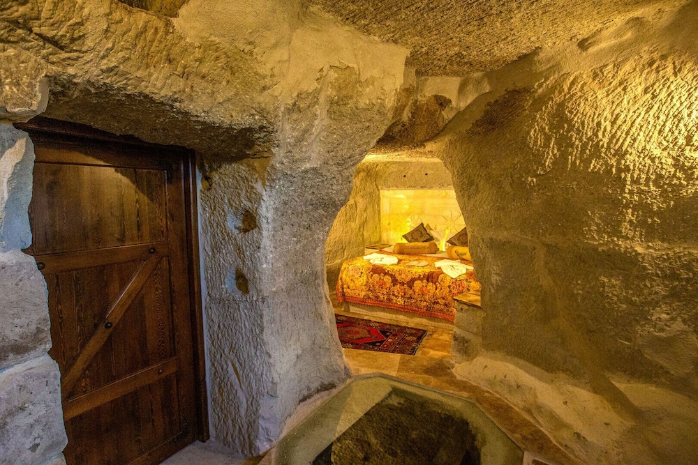 Nar Cave House