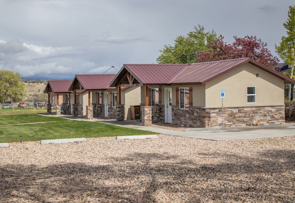 Bryce Canyon Log Cabins - Housity