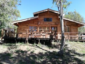 Cabana Rustica 2 Maravillosa,Con Troncos Nativos, Con Orilla de Rio Trancura