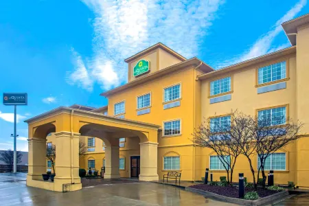 La Quinta Inn & Suites by Wyndham Fort Smith Отели в г. Себастиан Каунти