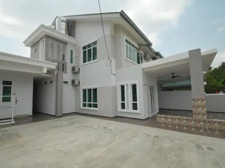 Weston Residence Отели рядом с достопримечательностью «Таман Рекриси Тасайк Чатин Ментакаб»