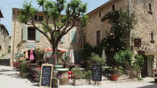 tastefully-decorated-house-with-private-pool-near-the-famous-village-gordes