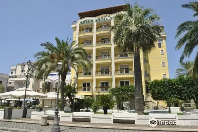Grand Hotel Victoria Hotels near Monumento della Sirenetta