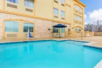 La Quinta Inn & Suites by Wyndham Ennis - Pool