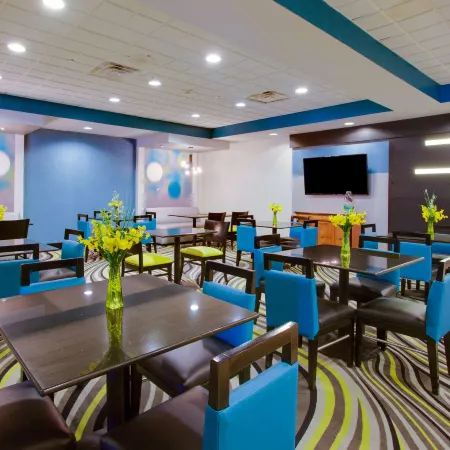 Fairfield Inn & Suites Virginia Beach/Norfolk Airport Отели рядом с достопримечательностью «Чикс-Бич»
