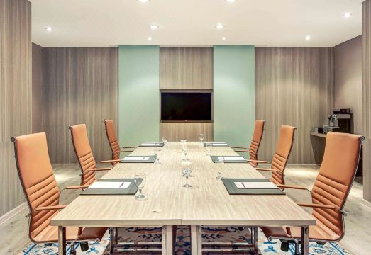 머큐어 자카르타 코타의 클래식한 로비