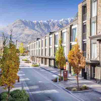 ダブルツリー バイ ヒルトン クイーンズタウン Hotel Exterior