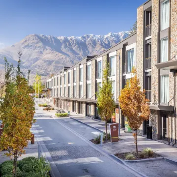 DoubleTree by Hilton Hotel Queenstown Отели рядом с достопримечательностью «Пивоварня Altitude Brewing»