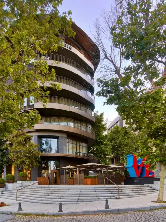 The St. Regis Istanbul Отели рядом с достопримечательностью «Seul Holding»