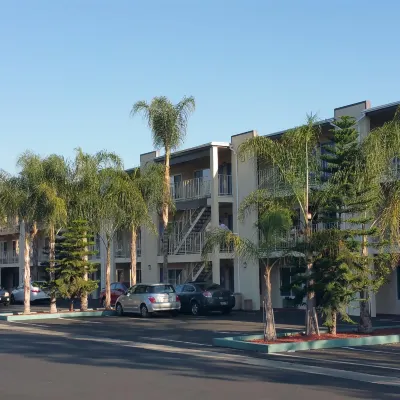 Beachside Inn Hotels near Hobby City Doll and Toy Museum