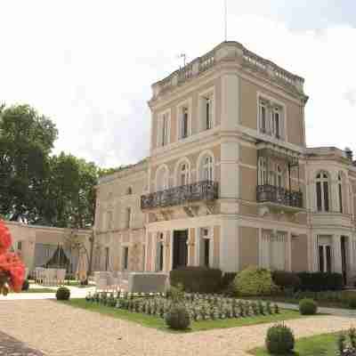 Chateau des Comtes de Challes Hotel Exterior