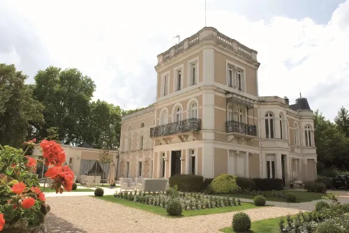Château des Comtes de Challes - Parking