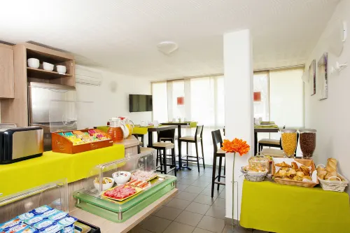 Apparthotel Séjours & Affaires Manosque - Parkplatz