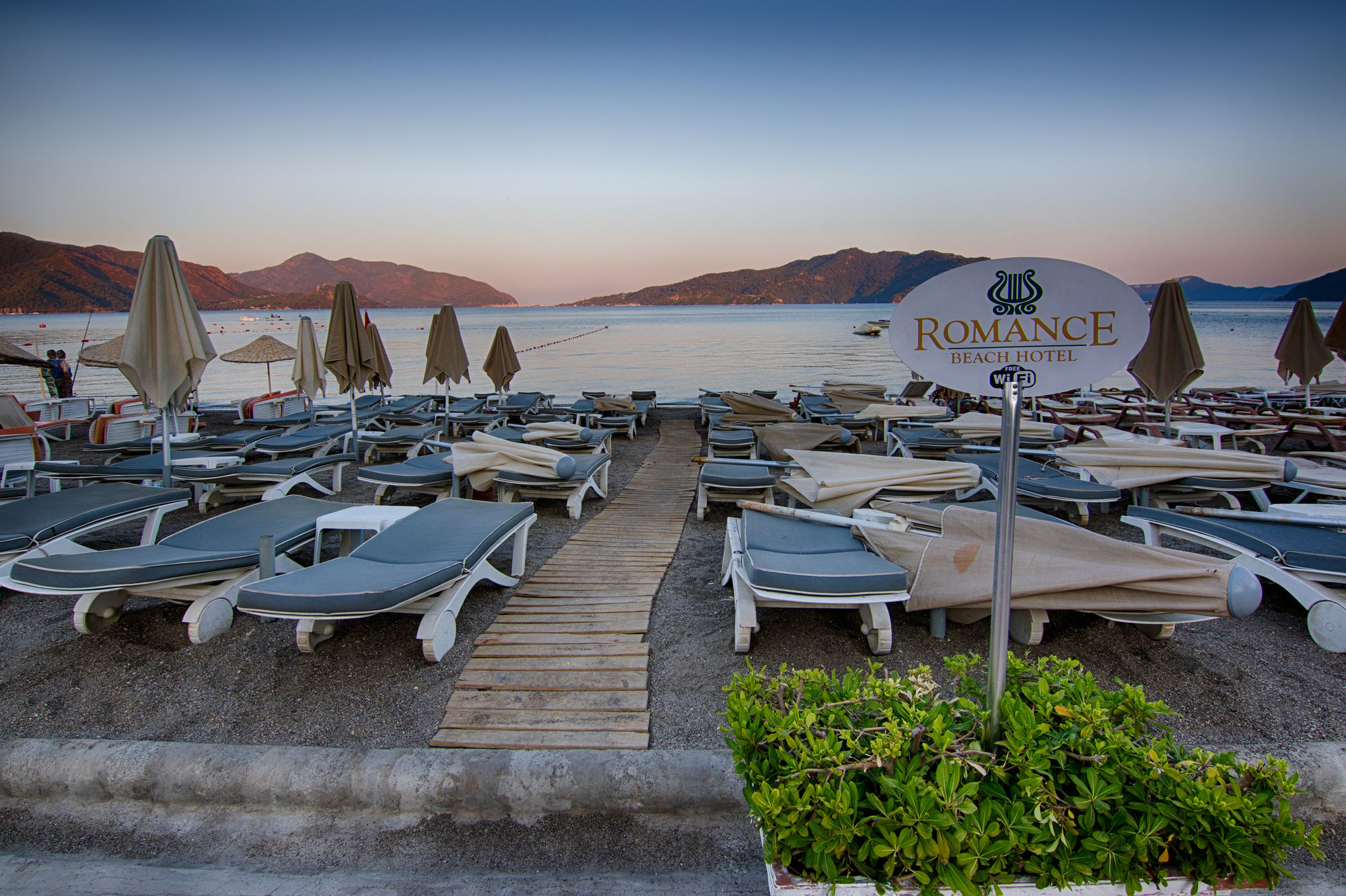 Romance Beach Hotel