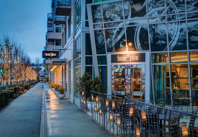 Seattle Marriott Waterfront Hotels near The Triple Door