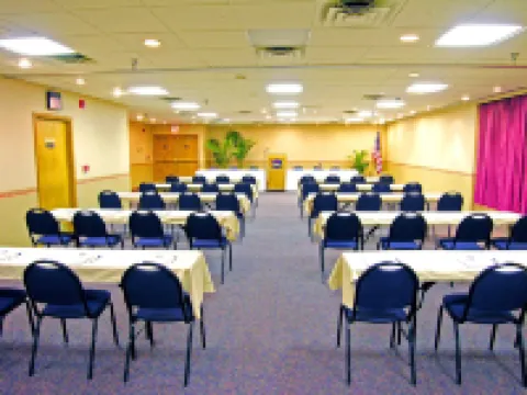 Travelodge by Wyndham Gaylord Hotels in Otsego County