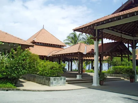 Sutra Beach Resort, Terengganu Отели в г. Batu Rakit