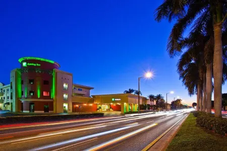 Holiday Inn Coral Gables Отели рядом с достопримечательностью «Frost School Of Music»